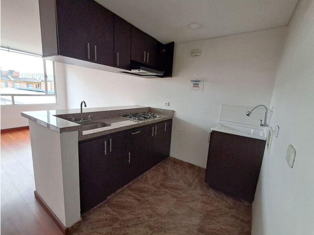 Apartamento de 3 alcobas en venta en Centro Fontibon, Bogotá, 53 m² · foto 2 de 12