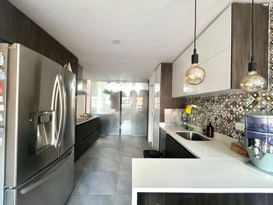 Apartamento de 3 alcobas en venta en La Catedral, Bogotá, 176 m² · foto 6 de 20