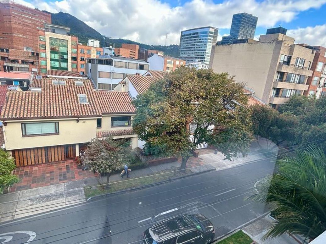 Apartamento de 3 alcobas en venta en La Catedral, Bogotá, 176 m² · foto 2 de 20
