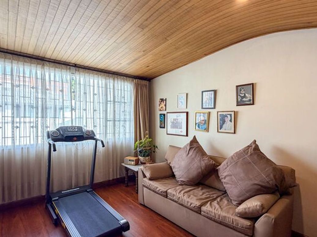 Casa de 3 alcobas en venta en Los Cedritos, Bogotá, 238 m² · foto 16 de 20