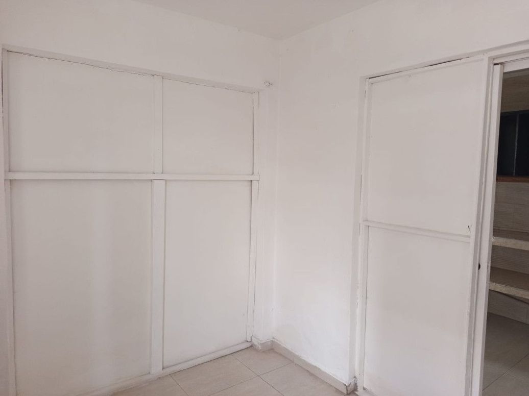 Casa de 5 alcobas en venta en Las Ferias, Bogotá, 157 m² · foto 13 de 20
