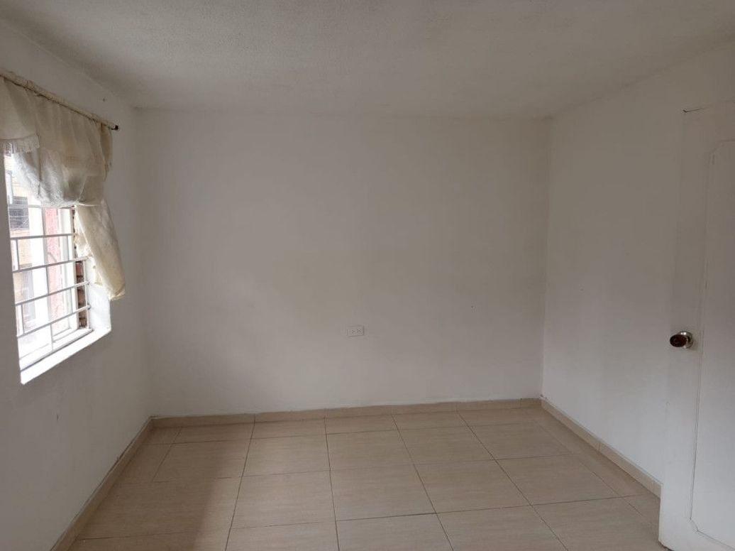 Casa de 5 alcobas en venta en Las Ferias, Bogotá, 157 m² · foto 17 de 20