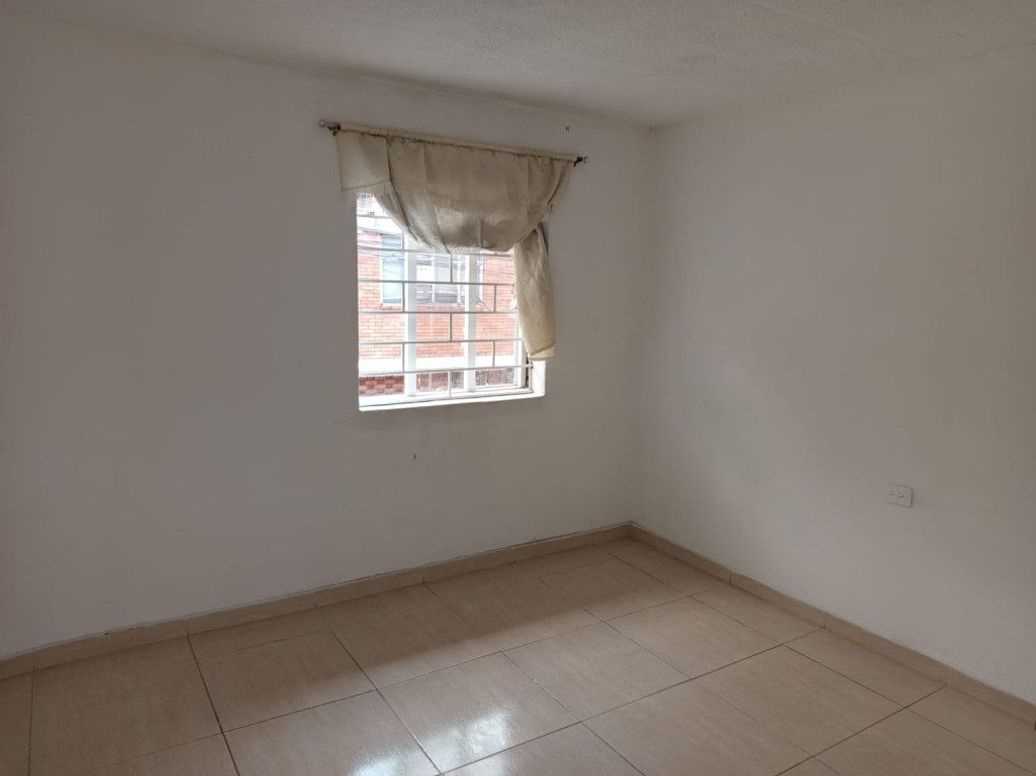 Casa de 5 alcobas en venta en Las Ferias, Bogotá, 157 m² · foto 16 de 20
