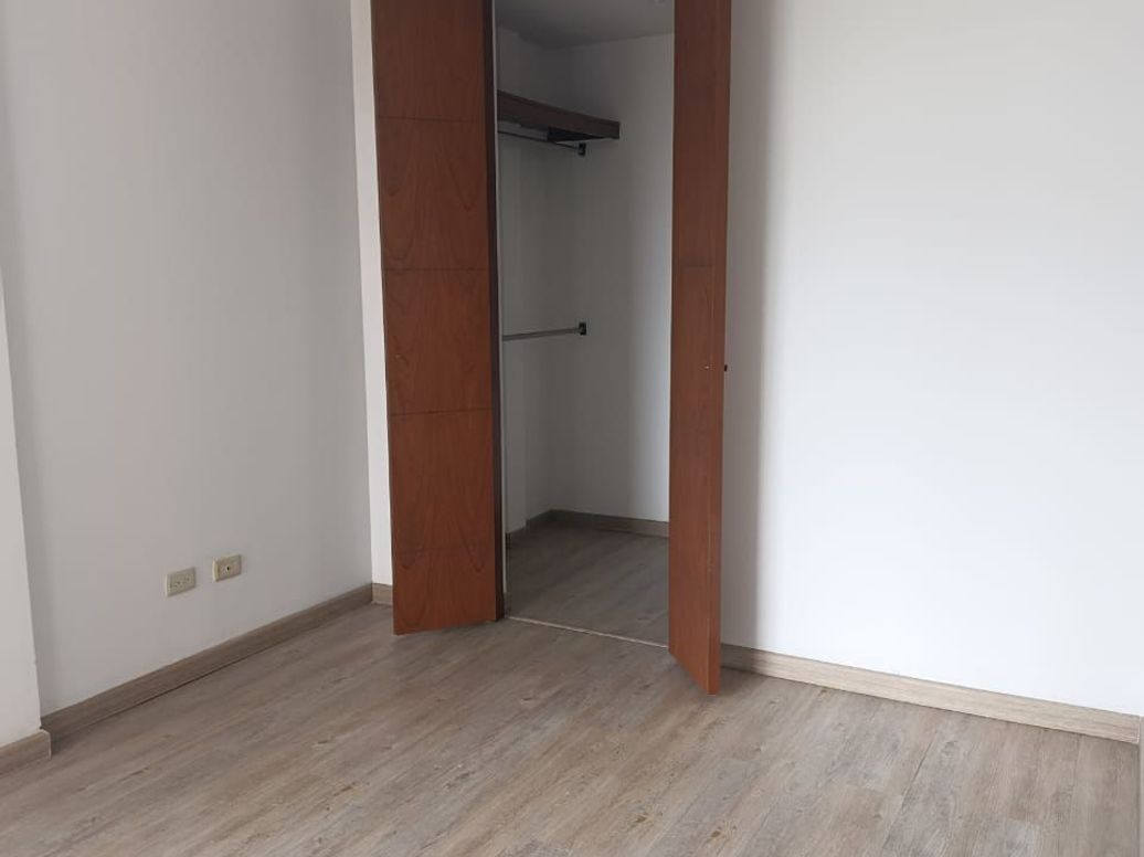 Apartamento de 3 alcobas en venta en Samper, Bogotá, 112 m² · foto 9 de 18