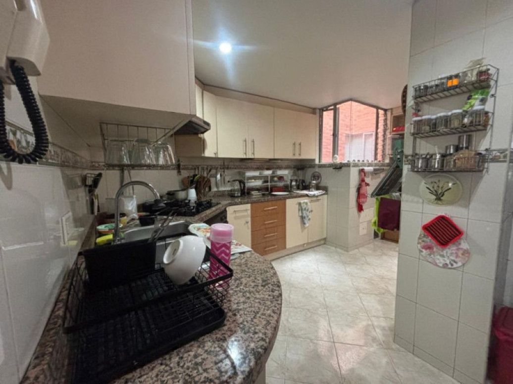 Apartamento de 3 alcobas en venta en El Batan, Bogotá, 157 m² · foto 5 de 17