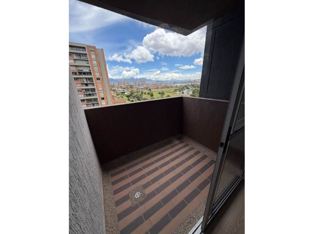 Apartamento de 3 alcobas en venta en La Felicidad, Bogotá, 131 m² · foto 8 de 20