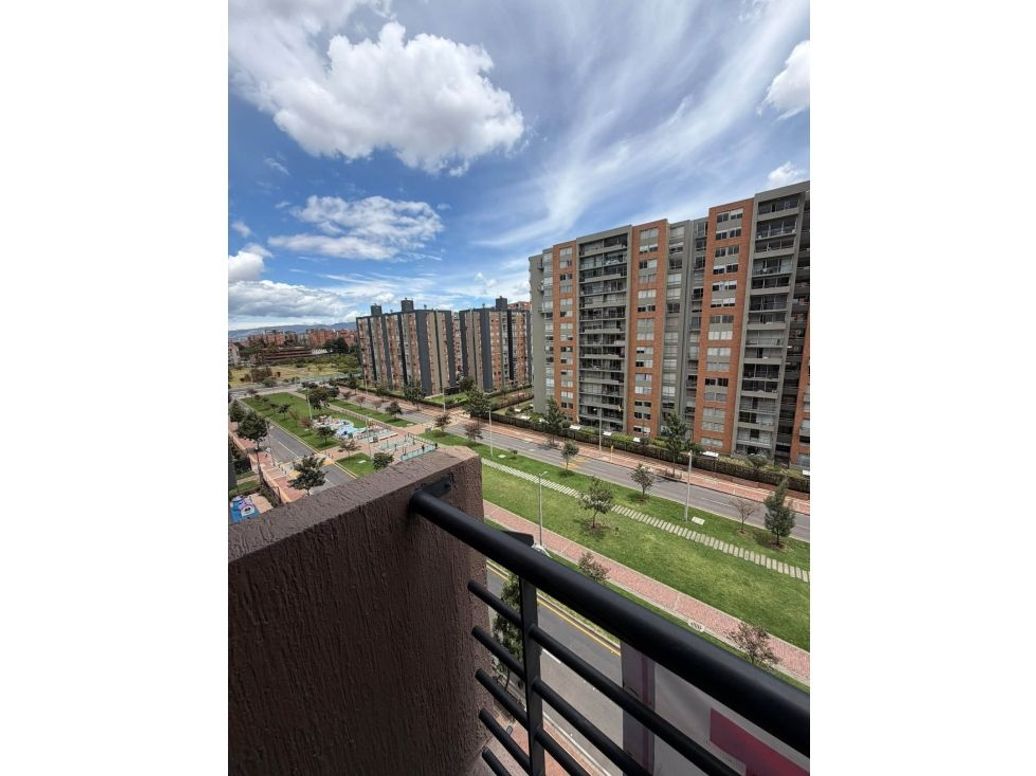 Apartamento de 3 alcobas en venta en La Felicidad, Bogotá, 131 m² · foto 10 de 20