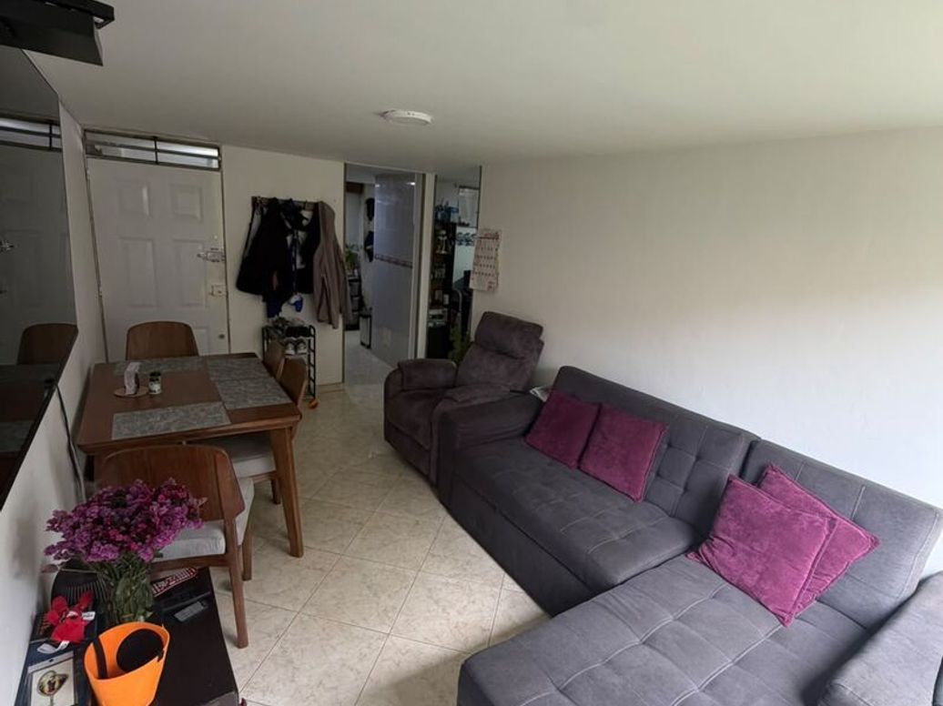 Apartamento de 3 alcobas en venta en Cr Pinar De La Fontana, Bogotá, 58 m² · foto 2 de 18