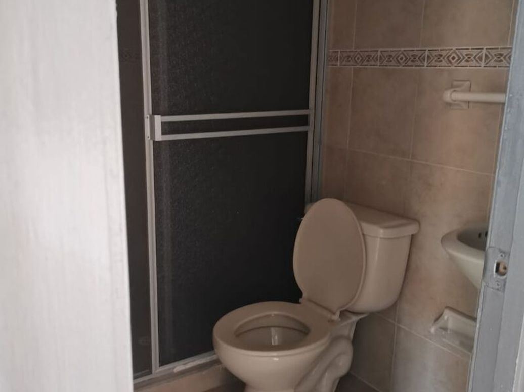 Casa de 11 alcobas en venta en Paris, Bogotá, 313 m² · foto 8 de 20