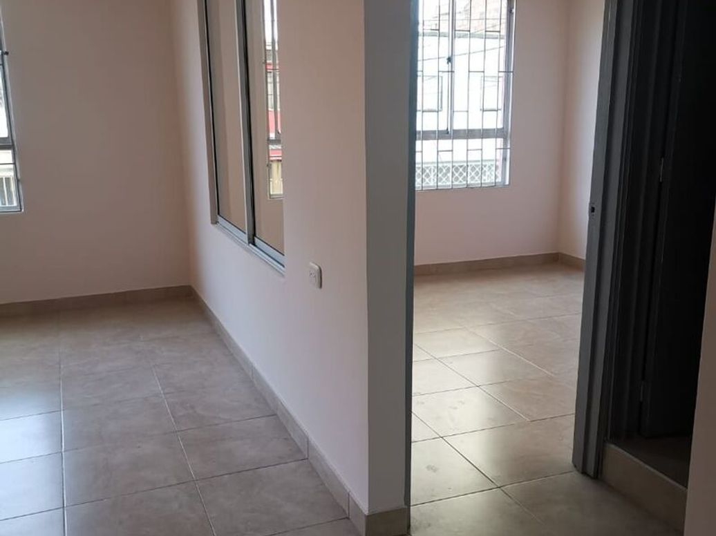Casa de 11 alcobas en venta en Paris, Bogotá, 313 m² · foto 5 de 20