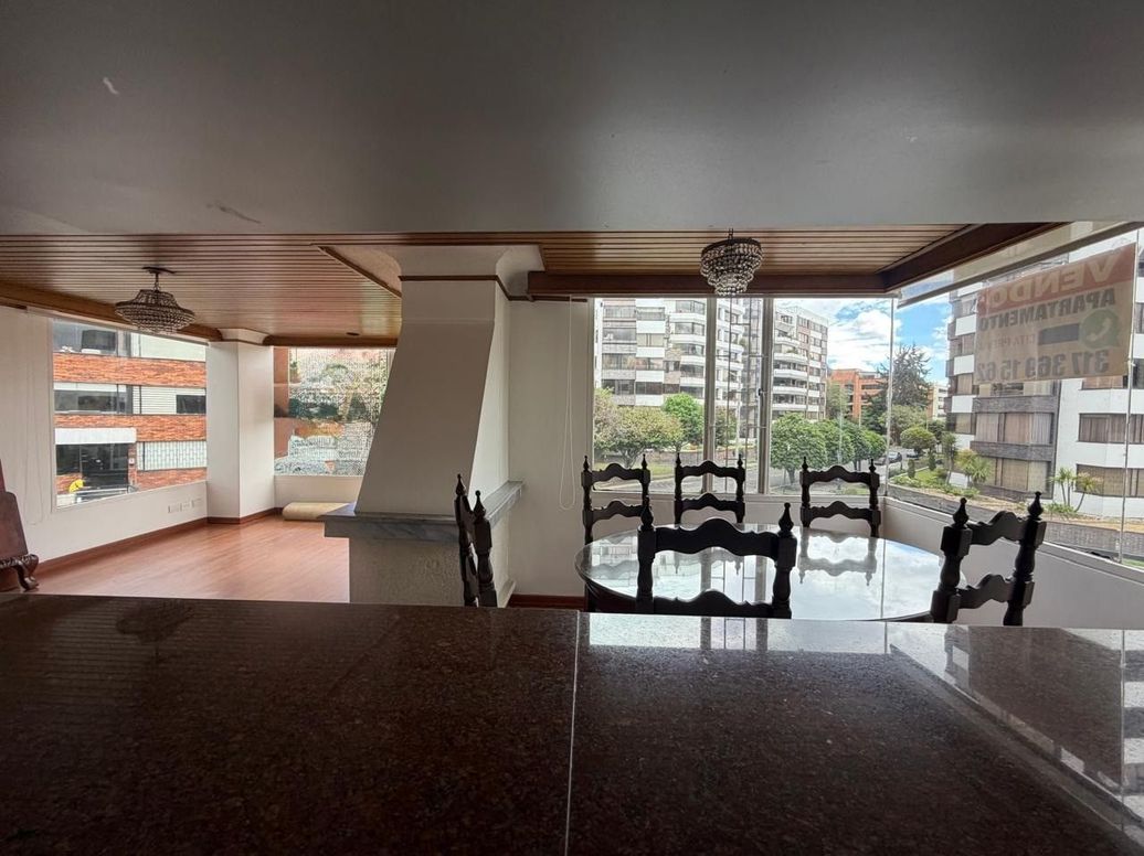 Apartamento de 2 alcobas en venta en Santa Barbara Central, Bogotá, 89 m² · foto 2 de 15