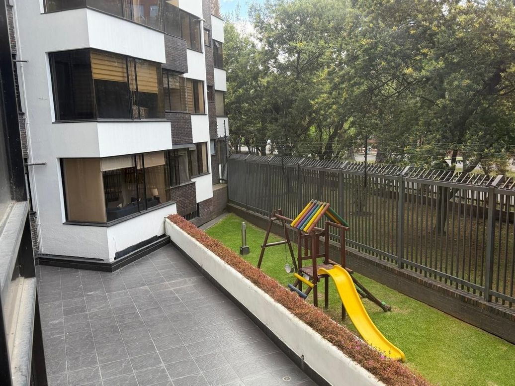 Apartamento de 2 alcobas en venta en Santa Barbara Central, Bogotá, 89 m² · foto 13 de 15