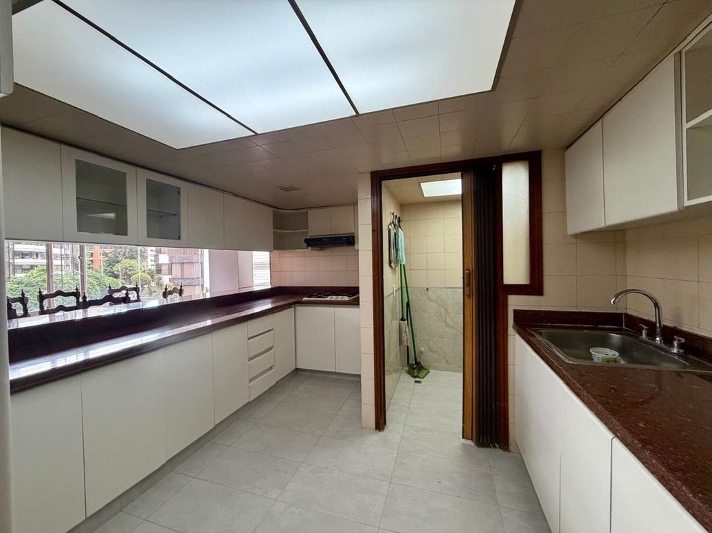 Apartamento de 2 alcobas en venta en Santa Barbara Central, Bogotá, 89 m² · foto 3 de 15