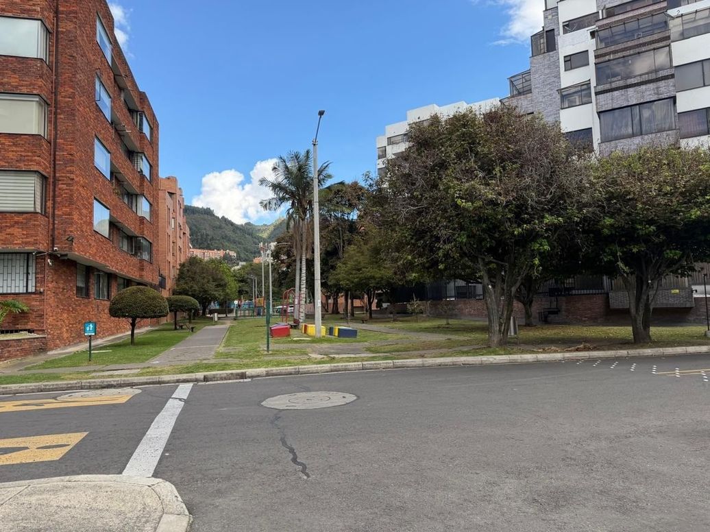 Apartamento de 2 alcobas en venta en Santa Barbara Central, Bogotá, 89 m² · foto 14 de 15