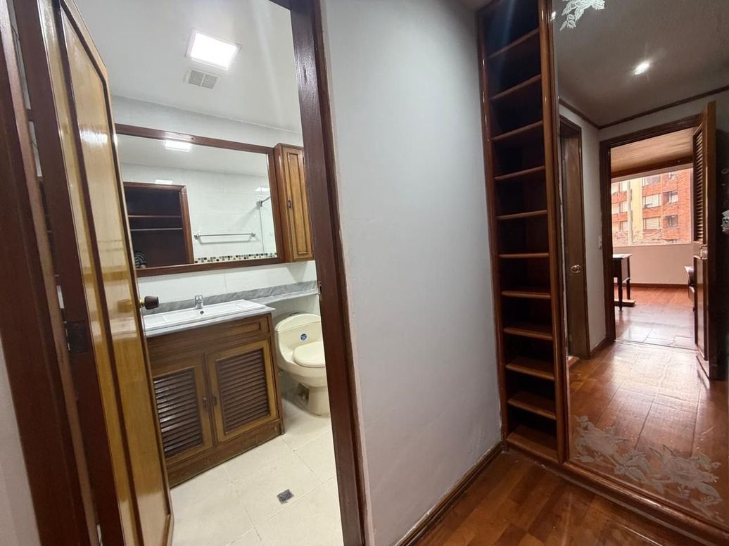 Apartamento de 2 alcobas en venta en Santa Barbara Central, Bogotá, 89 m² · foto 8 de 15