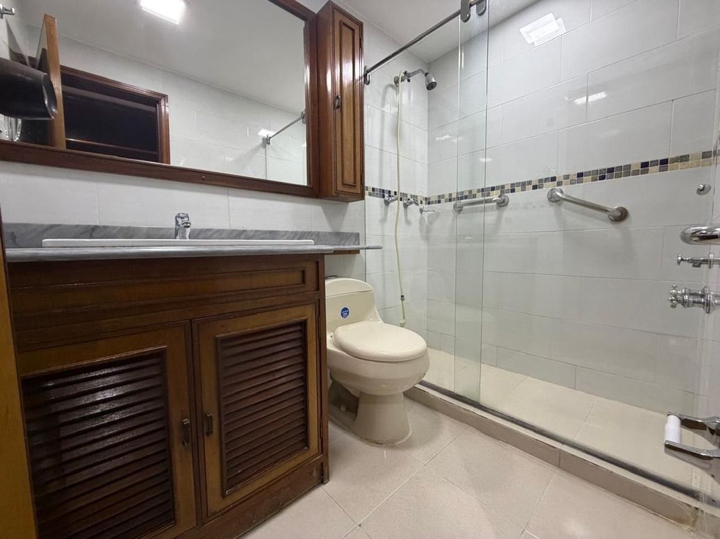 Apartamento de 2 alcobas en venta en Santa Barbara Central, Bogotá, 89 m² · foto 10 de 15