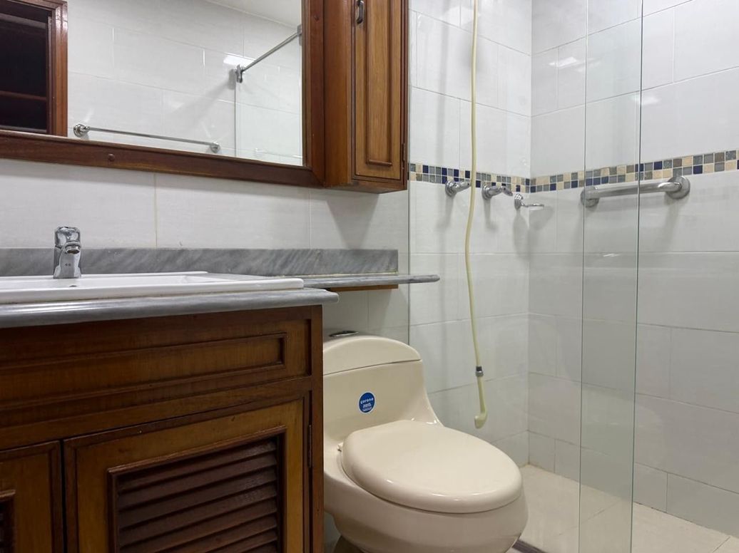 Apartamento de 2 alcobas en venta en Santa Barbara Central, Bogotá, 89 m² · foto 9 de 15