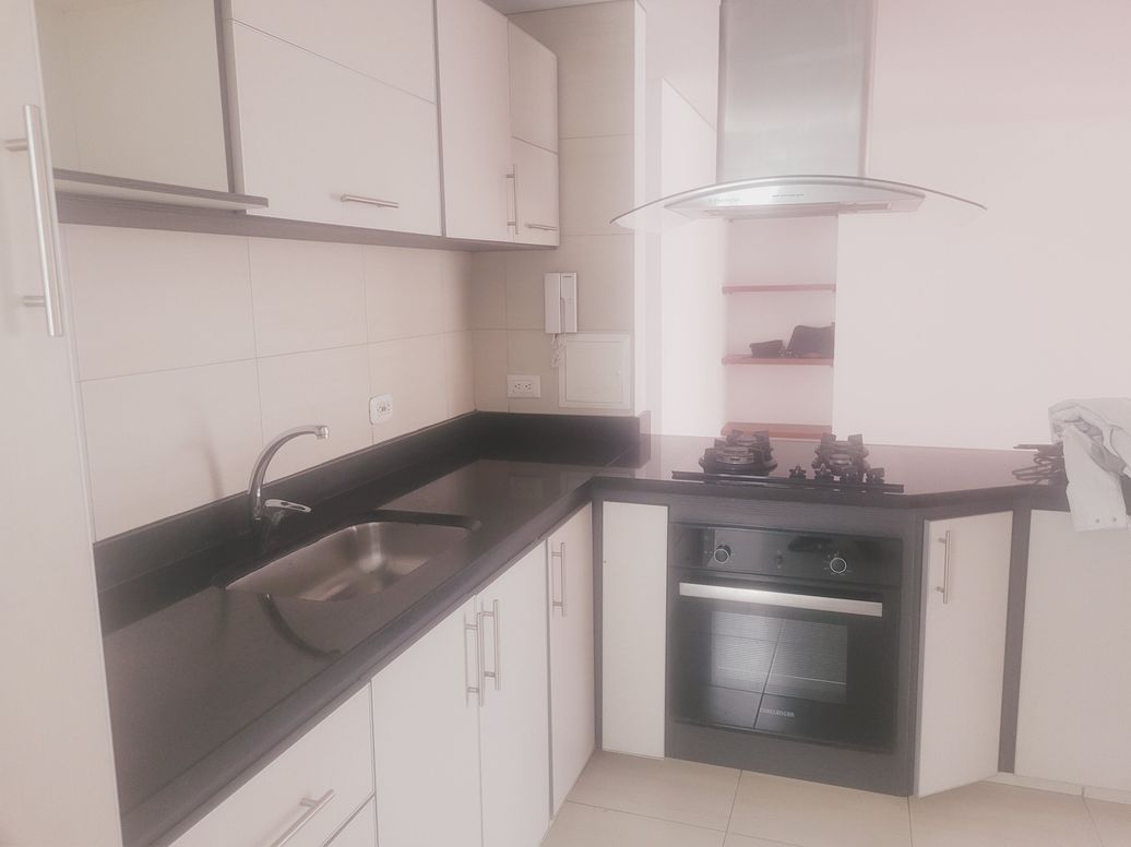 Apartamento de 3 alcobas en venta en Normandia Occidental, Bogotá, 81 m² · foto 2 de 3
