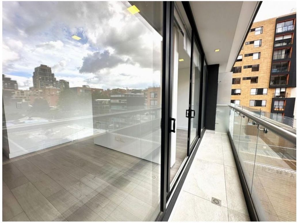 Apartamento de 1 alcoba en venta en Santa Barbara, Bogotá, 53 m² · foto 3 de 5