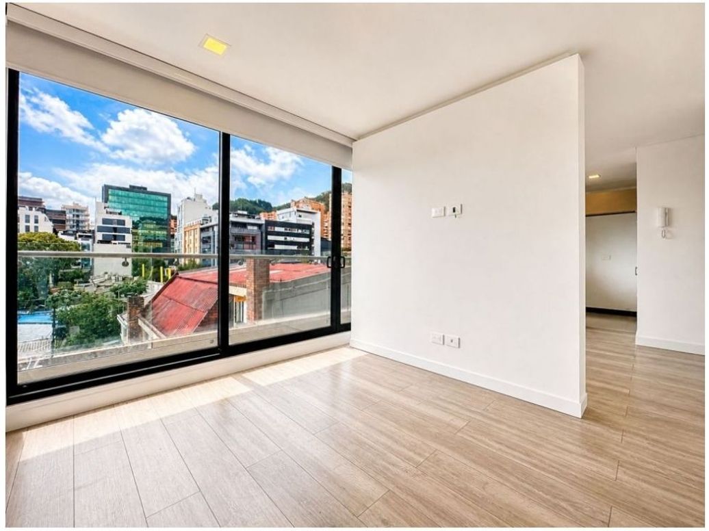 Apartamento de 1 alcoba en venta en Santa Barbara, Bogotá, 53 m² · foto 2 de 5
