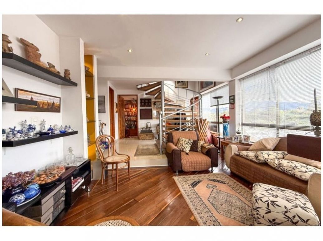 Apartamento de 3 alcobas en venta en Cedritos, Bogotá, 208 m² · foto 5 de 18
