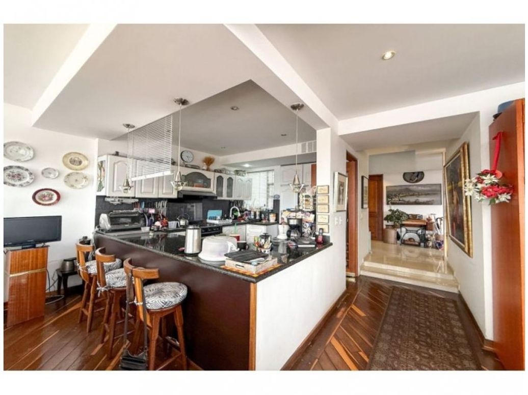 Apartamento de 3 alcobas en venta en Cedritos, Bogotá, 208 m² · foto 7 de 18