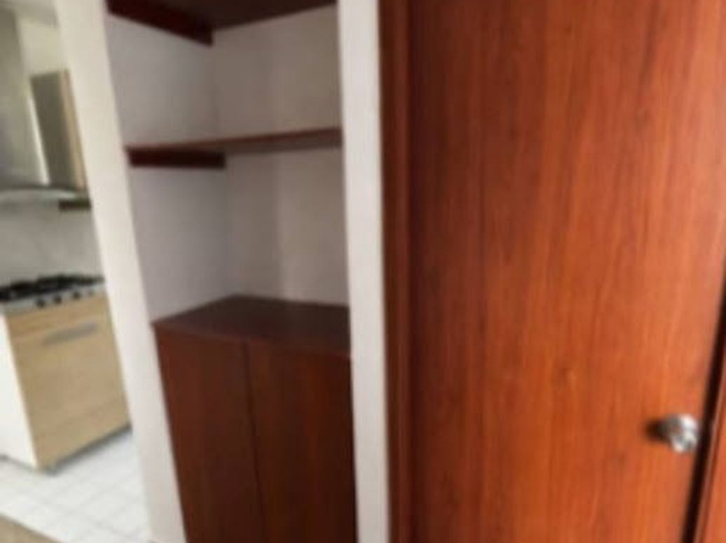 Apartamento de 2 alcobas en venta en El Cedro Engativa, Bogotá, 40 m² · foto 8 de 12