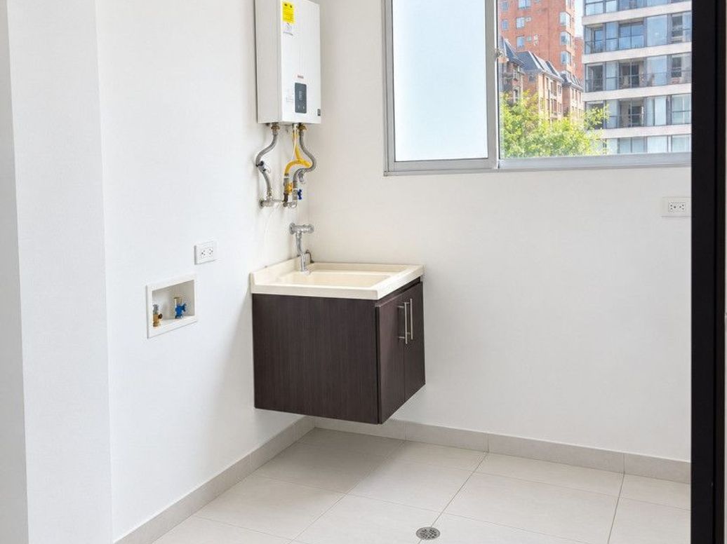 Apartamento de 3 alcobas en arriendo en Chicó Norte, Bogotá, 135 m² · foto 5 de 12