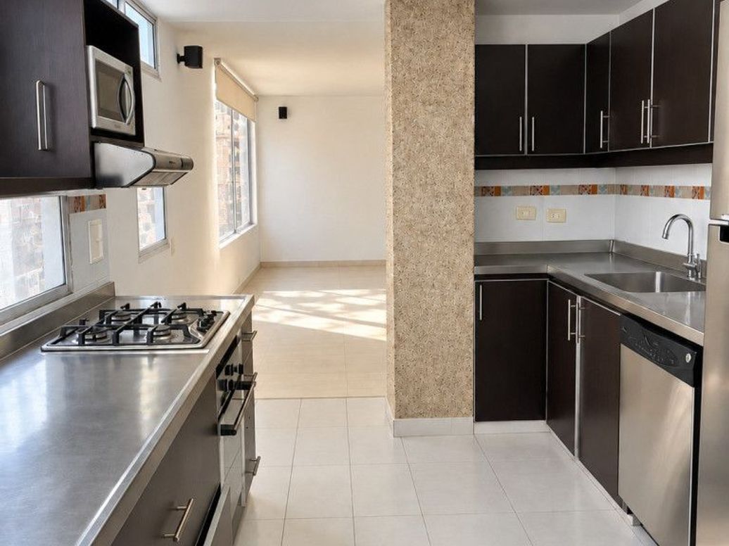 Apartamento de 3 alcobas en arriendo en Chicó Norte, Bogotá, 135 m² · foto 4 de 12