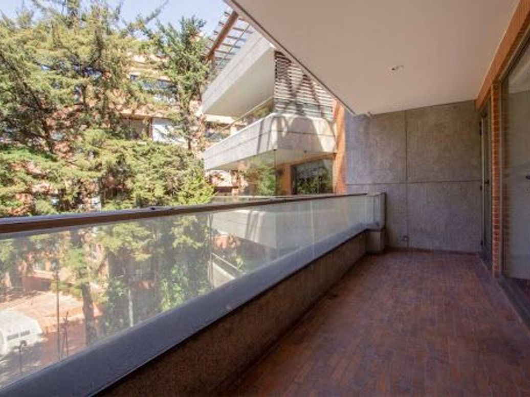 Apartamento de 3 alcobas en venta en Quinta Camacho, Bogotá, 265 m² · foto 15 de 20