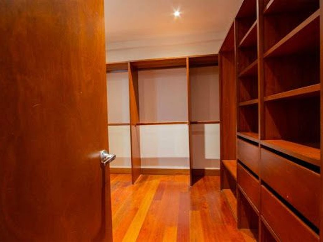 Apartamento de 3 alcobas en venta en Quinta Camacho, Bogotá, 265 m² · foto 19 de 20