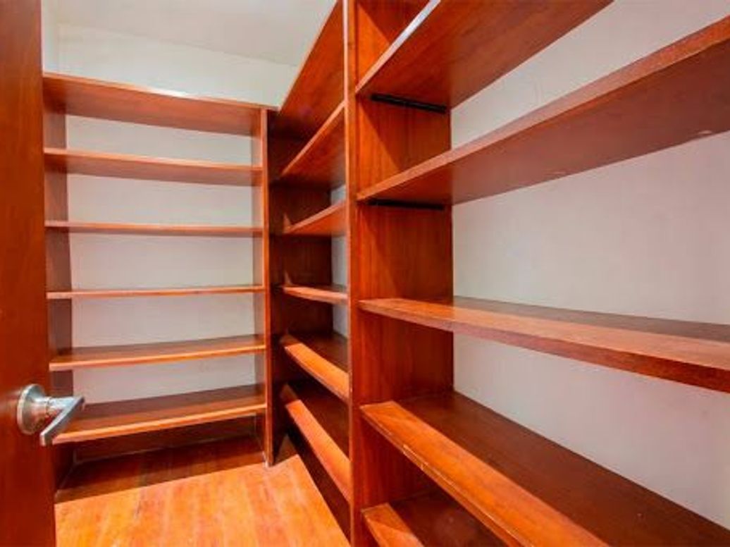 Apartamento de 3 alcobas en venta en Quinta Camacho, Bogotá, 265 m² · foto 11 de 20