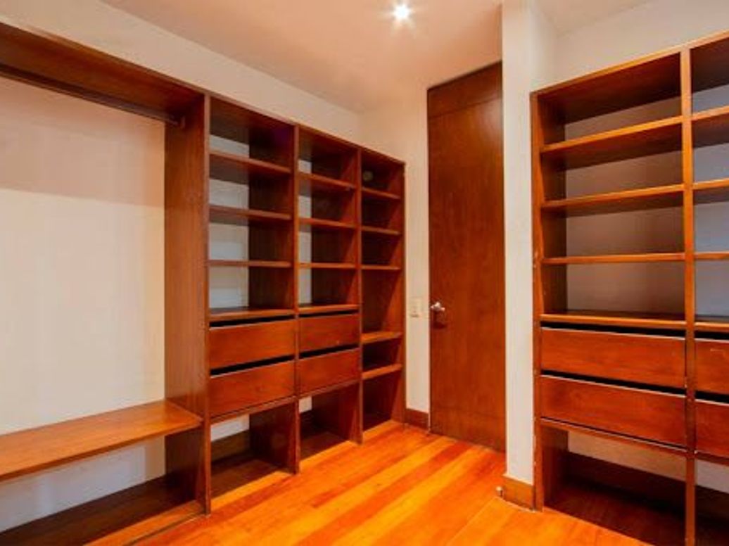 Apartamento de 3 alcobas en venta en Quinta Camacho, Bogotá, 265 m² · foto 20 de 20