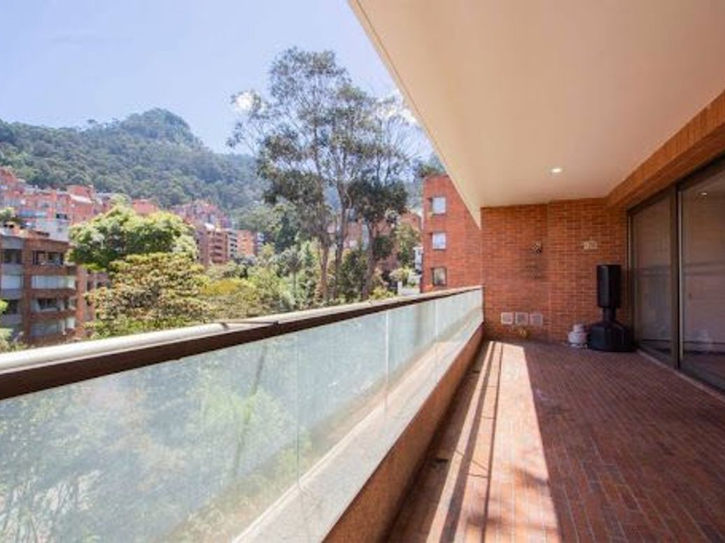 Apartamento de 3 alcobas en venta en Quinta Camacho, Bogotá, 265 m² · foto 8 de 20