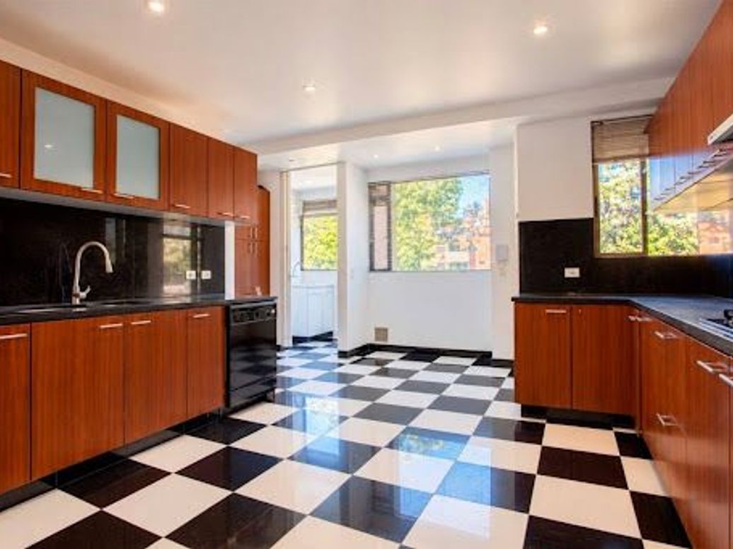 Apartamento de 3 alcobas en venta en Quinta Camacho, Bogotá, 265 m² · foto 12 de 20