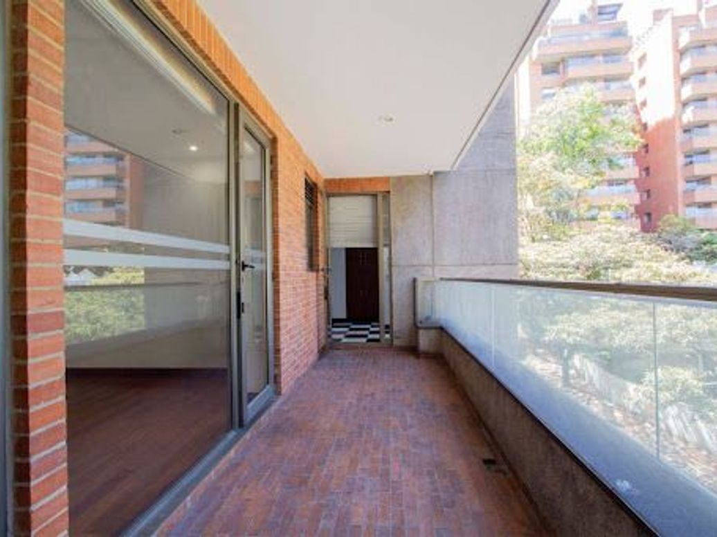 Apartamento de 3 alcobas en venta en Quinta Camacho, Bogotá, 265 m² · foto 16 de 20