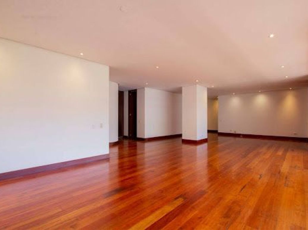 Apartamento de 3 alcobas en venta en Quinta Camacho, Bogotá, 265 m² · foto 2 de 20
