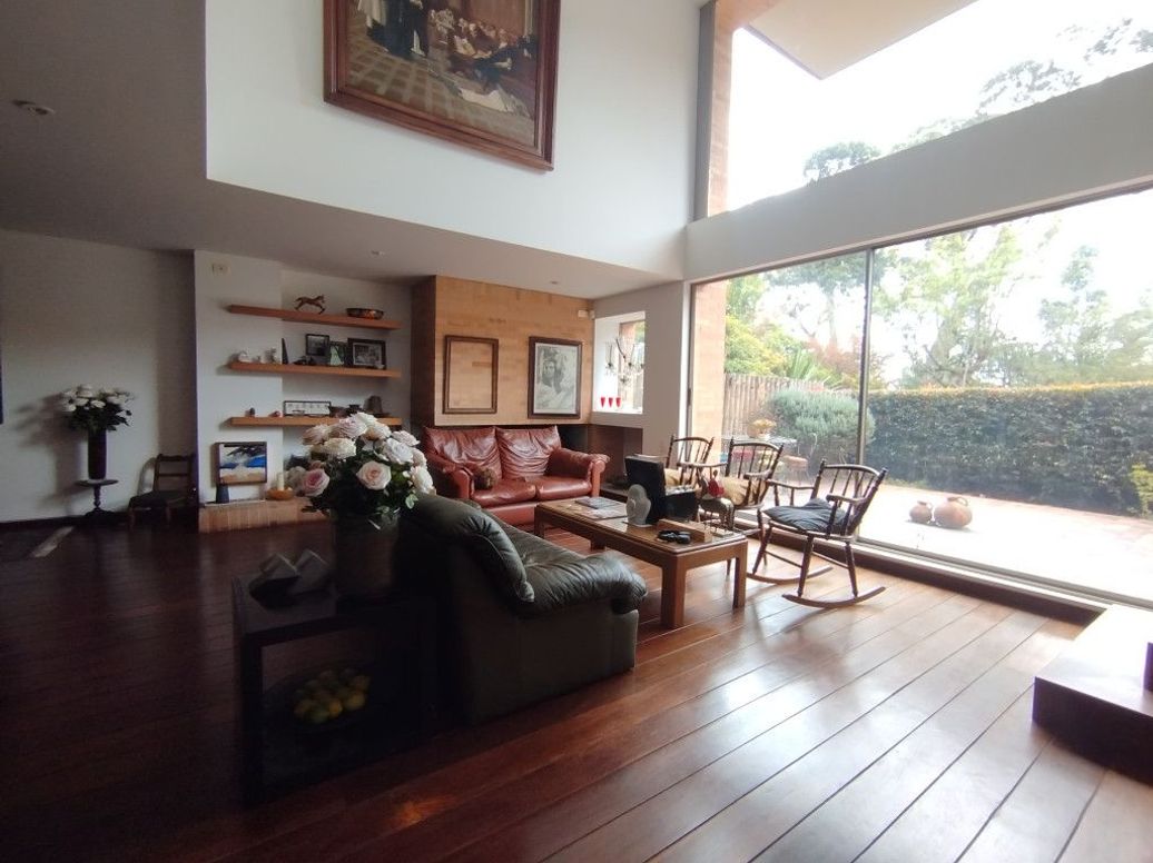 Apartamento de 4 alcobas en venta en Suba Naranjos, Bogotá, 267 m² · foto 2 de 19