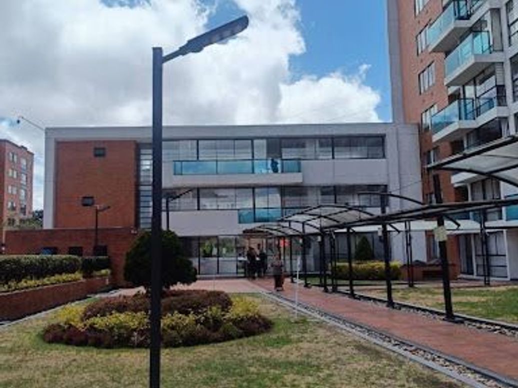 Apartamento de 4 alcobas en venta en Pontevedra, Bogotá, 106 m² · foto 2 de 20