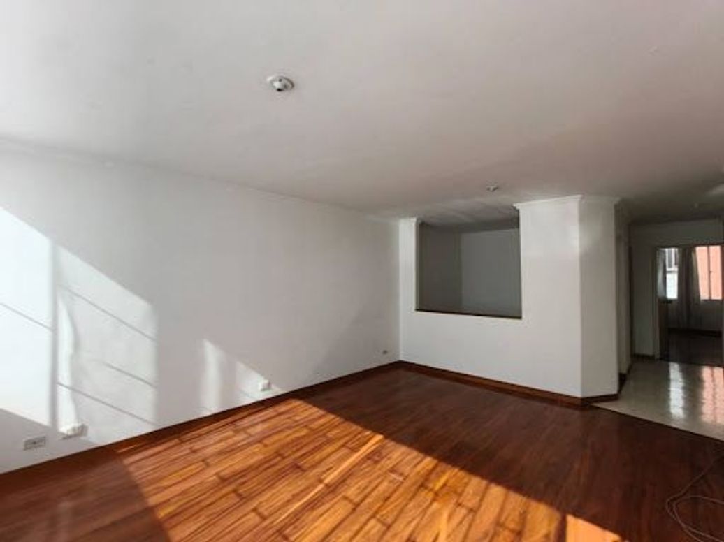 Apartamento de 2 alcobas en venta en Cedritos, Bogotá, 73 m² · foto 3 de 20