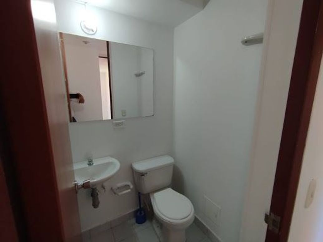 Apartamento de 3 alcobas en arriendo en Villas De Granada, Bogotá, 64 m² · foto 16 de 19