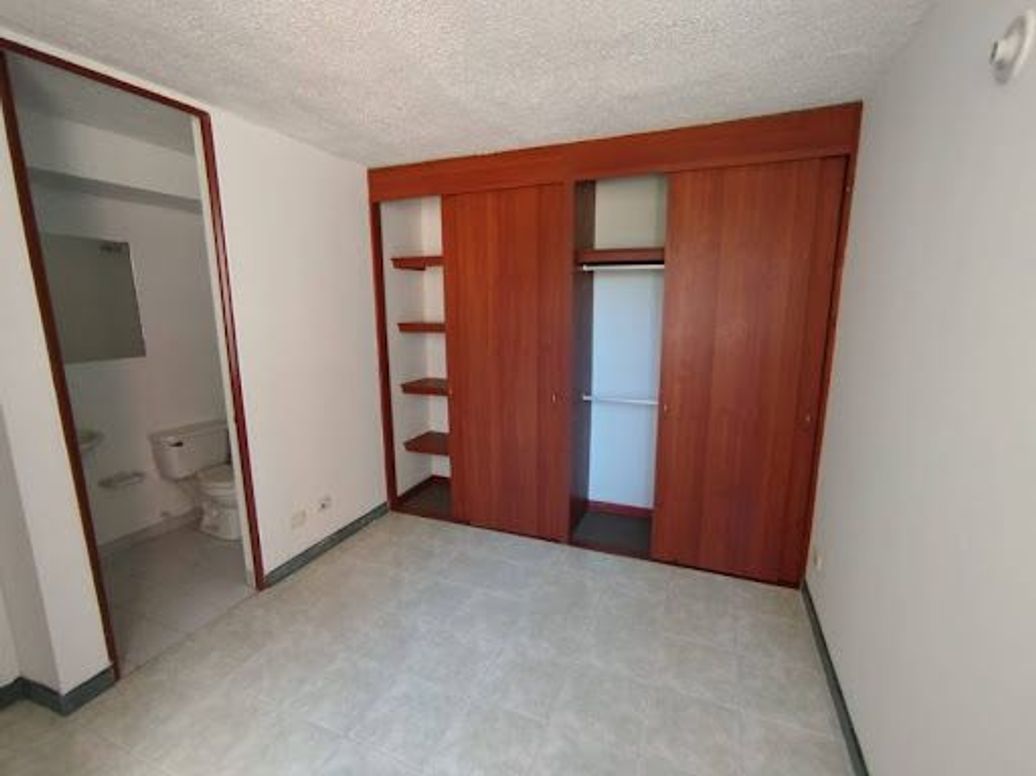 Apartamento de 3 alcobas en arriendo en Villas De Granada, Bogotá, 64 m² · foto 4 de 19