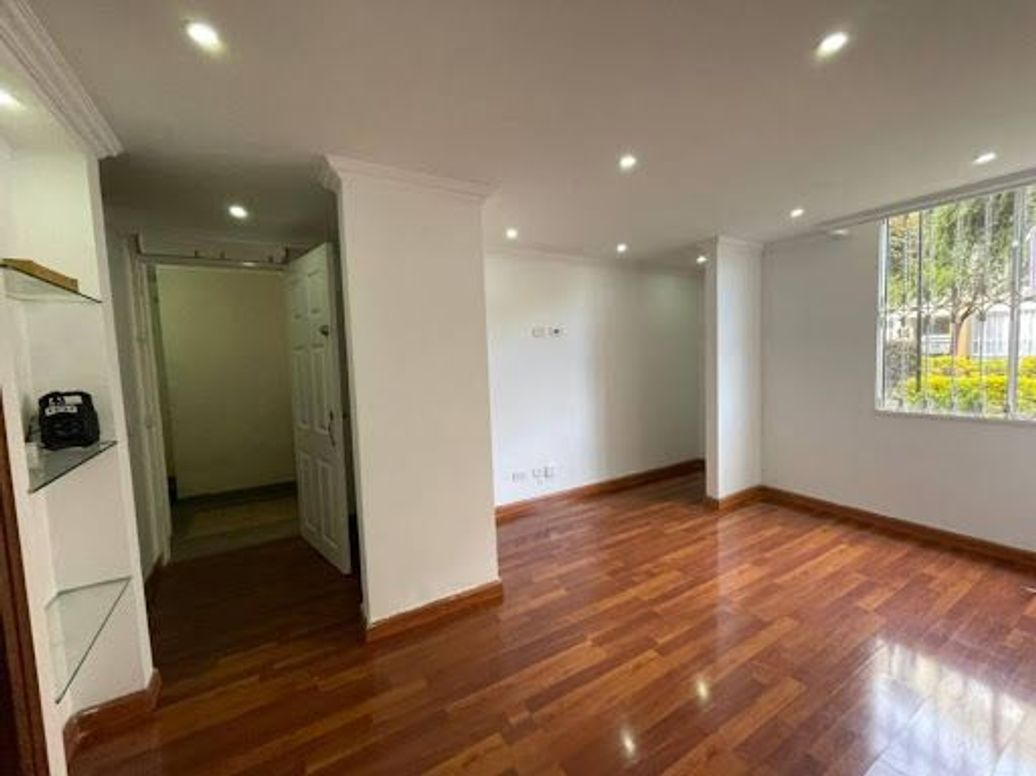 Apartamento de 2 alcobas en venta en Urbanización Castilla, Bogotá, 50 m² · foto 4 de 9