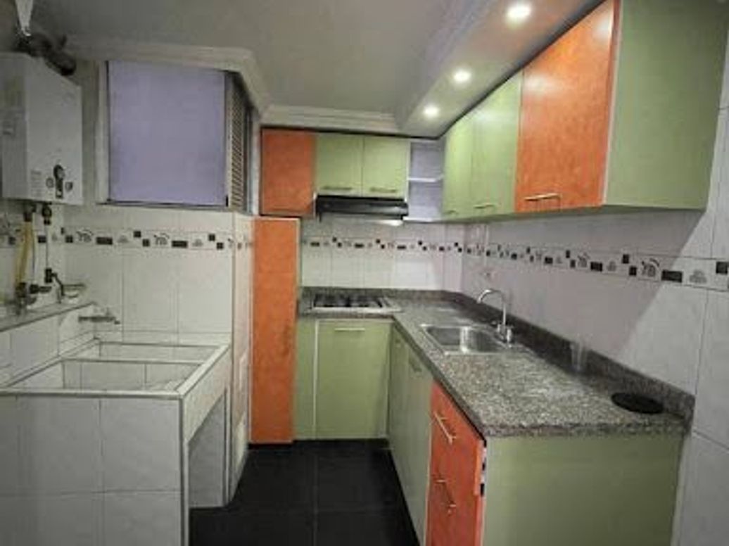 Apartamento de 2 alcobas en venta en Urbanización Castilla, Bogotá, 50 m² · foto 2 de 9
