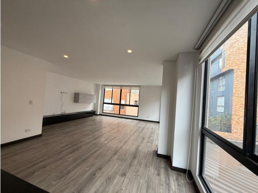 Apartamento de 3 alcobas en venta en Chicó Navarra, Bogotá, 135 m² · foto 3 de 20