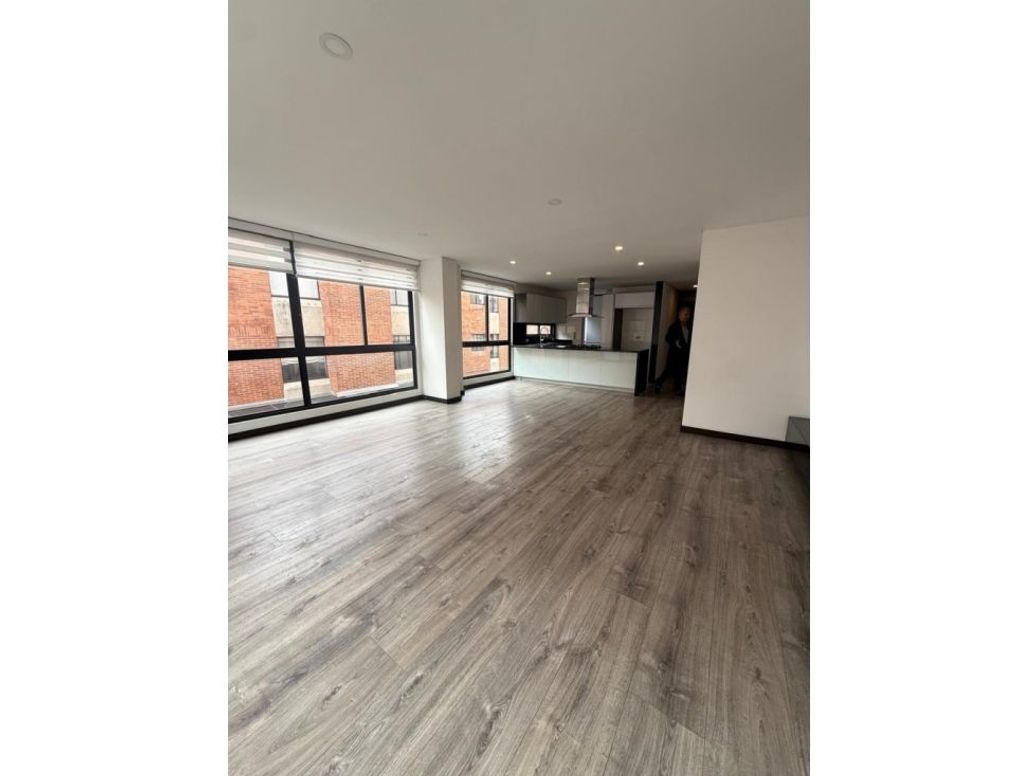 Apartamento de 3 alcobas en venta en Chicó Navarra, Bogotá, 135 m² · foto 2 de 20