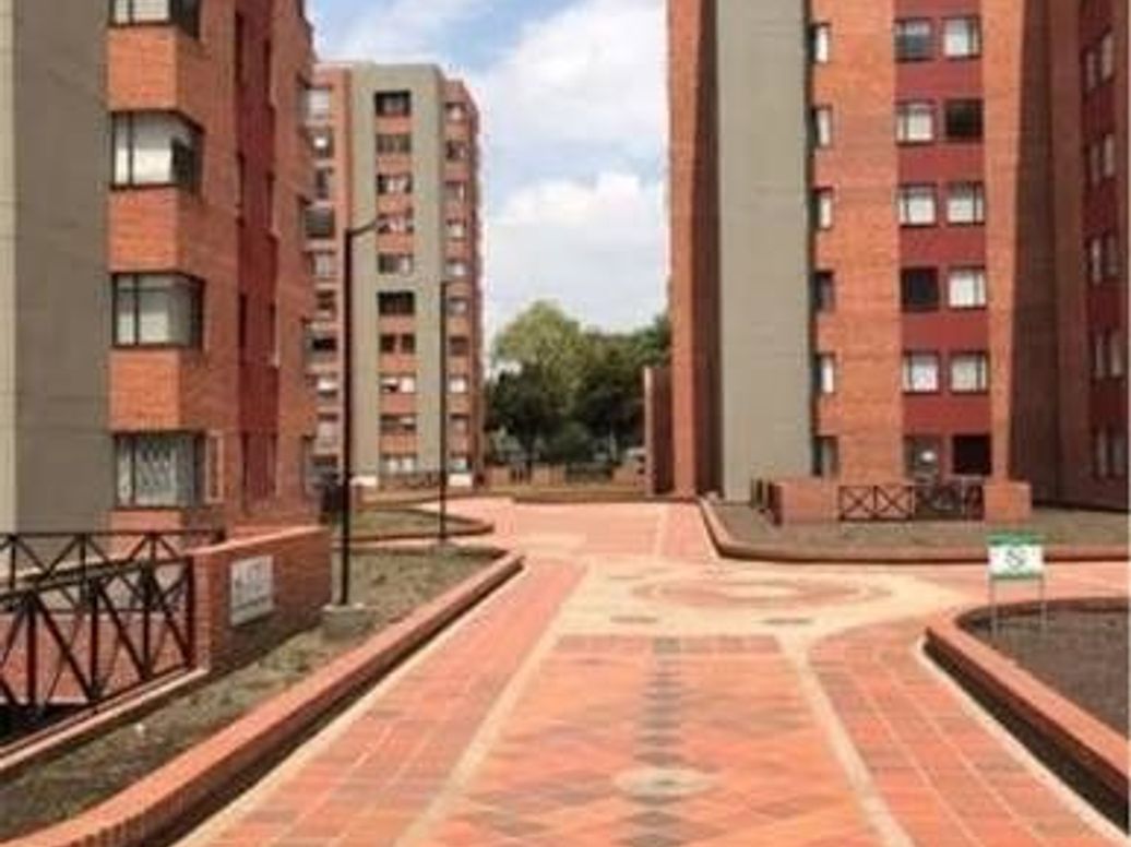 Apartamento de 3 alcobas en venta en Rafael Núñez, Bogotá, 89 m² · foto 2 de 13