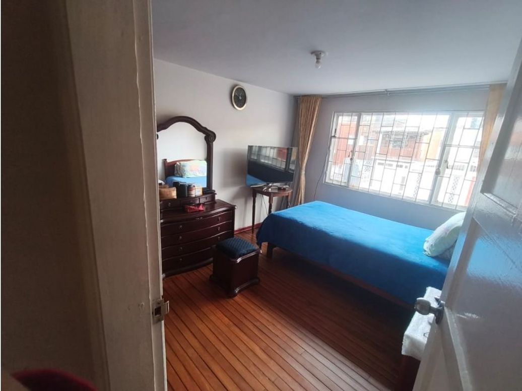 Casa de 4 alcobas en venta en La Española, Bogotá, 122 m² · foto 4 de 17