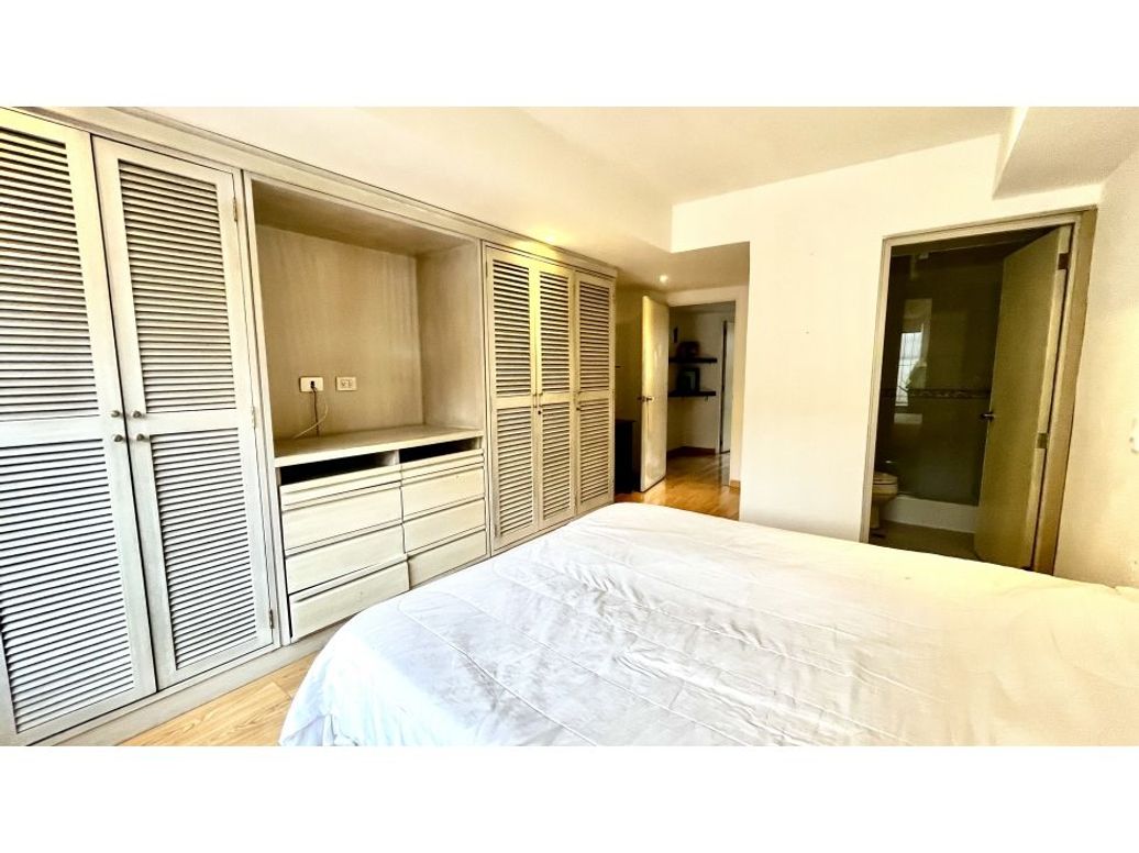 Apartamento de 2 alcobas en venta en Santa Barbara, Bogotá, 93 m² · foto 15 de 20