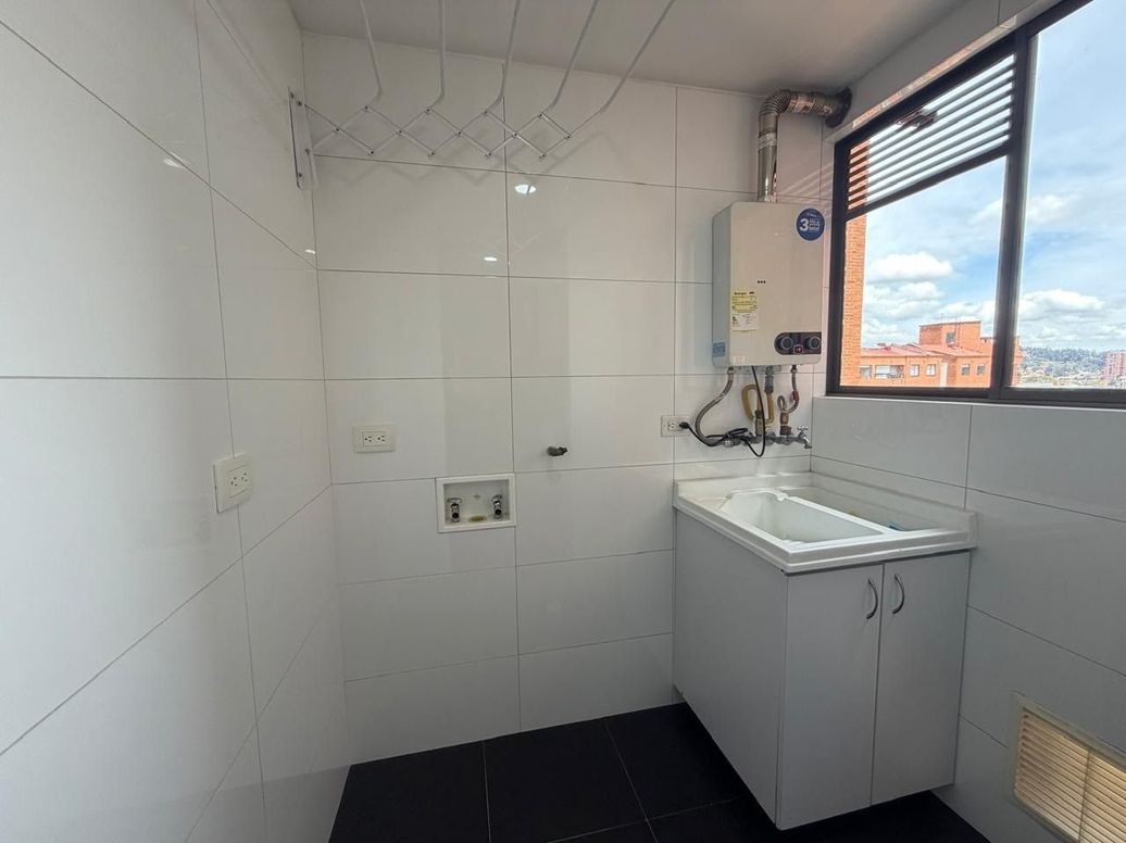 Apartamento de 3 alcobas en venta en Ub. Cordoba Niza, Bogotá, 100 m² · foto 11 de 20